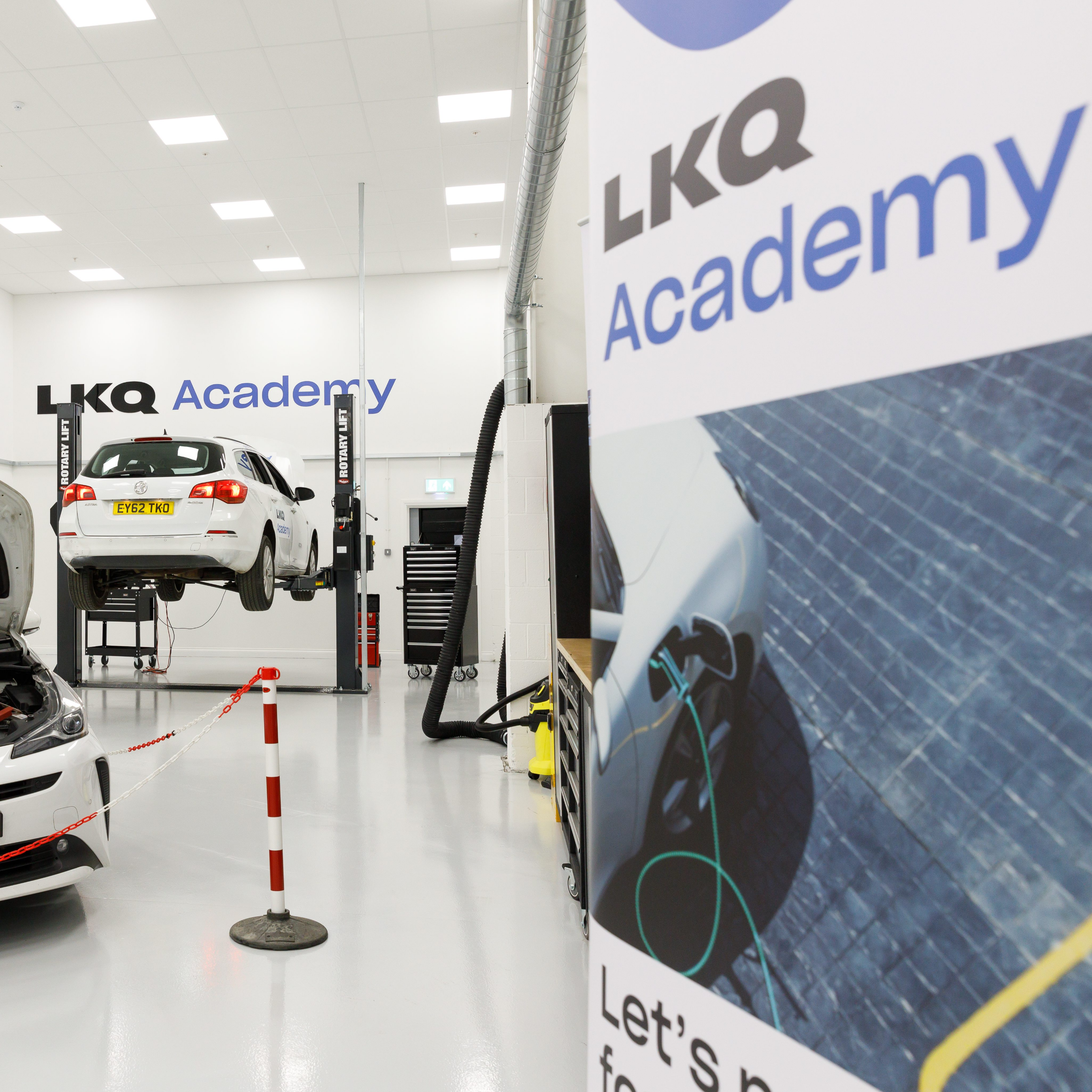 Empowering automotive workshops.